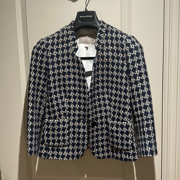 Banana Republic Blazer. Size 4. Blue and white stitched pattern - Picture 1 of 5